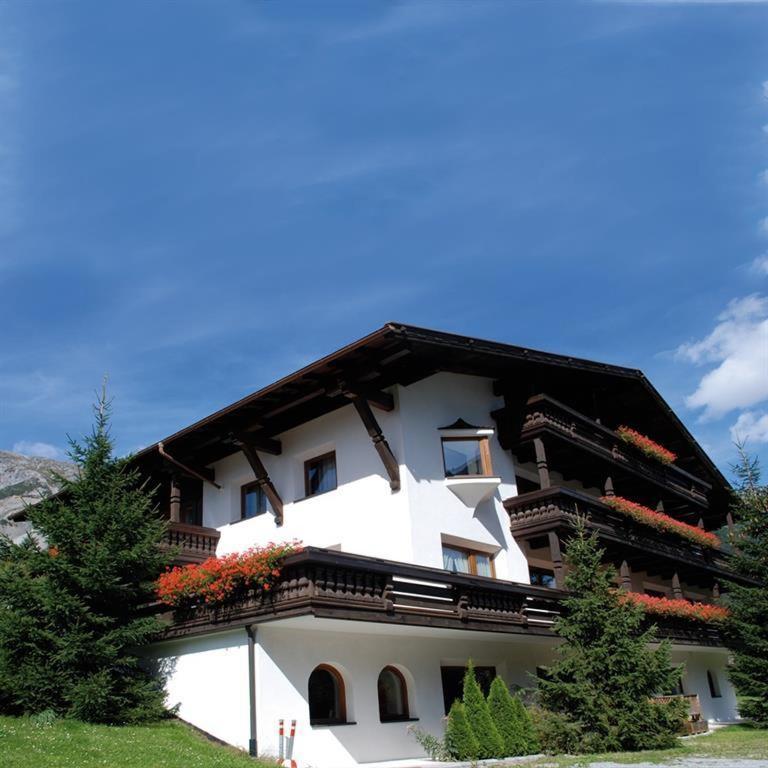 Landhaus Hüttl Sankt Anton am Arlberg Exterior foto